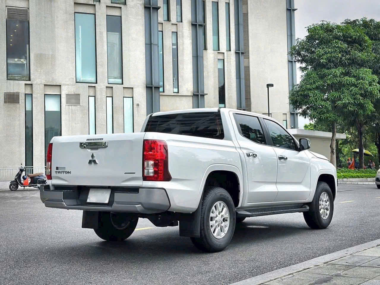 Thông số kỹ thuật bán tải Mitsubishi Triton GLX