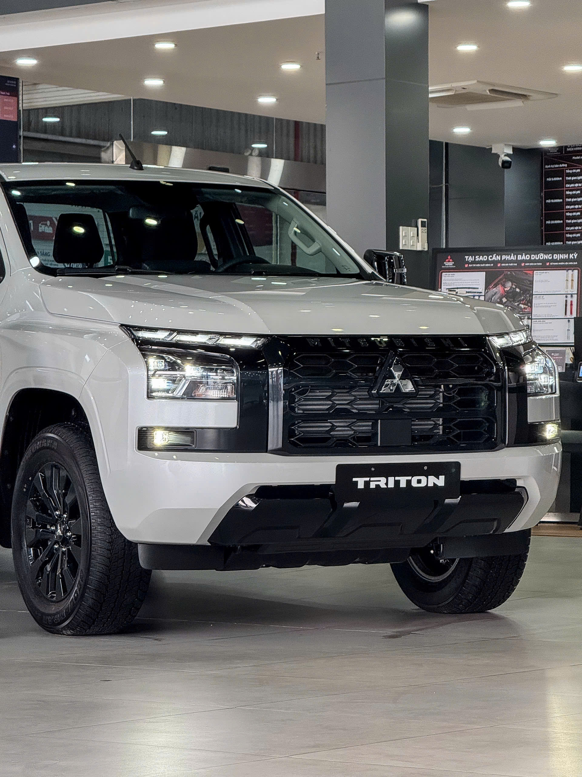 Ngoại thất Triton 4x4 AT Premium