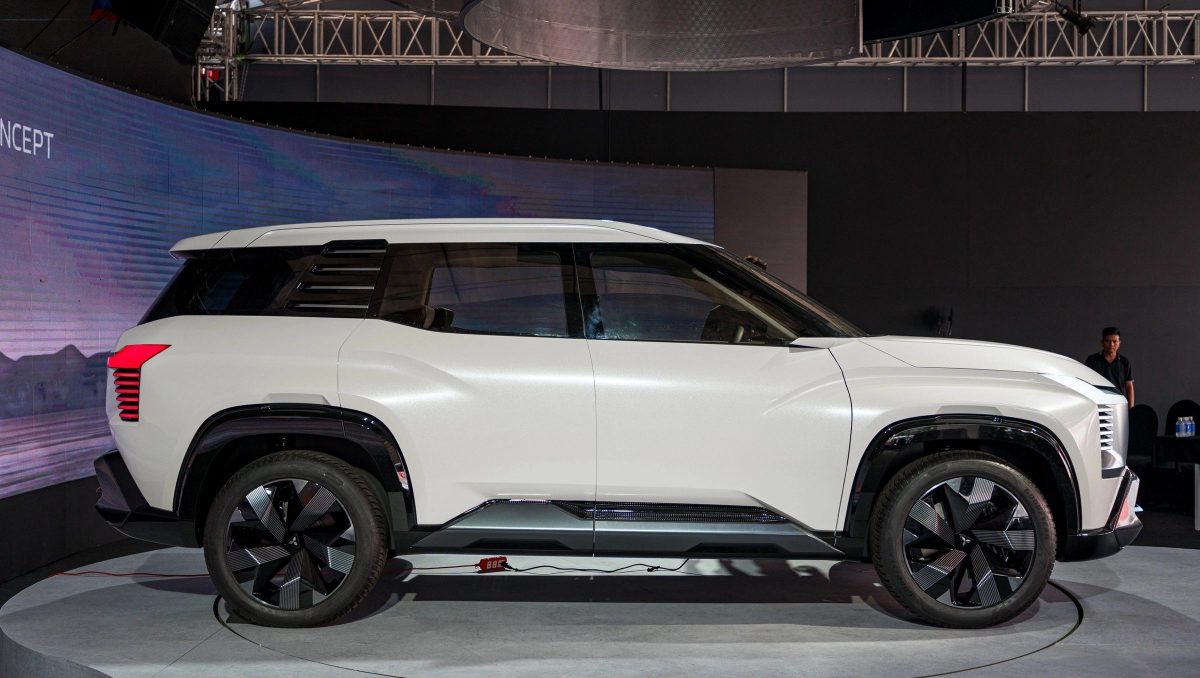 Mitsubishi Destinator thân xe