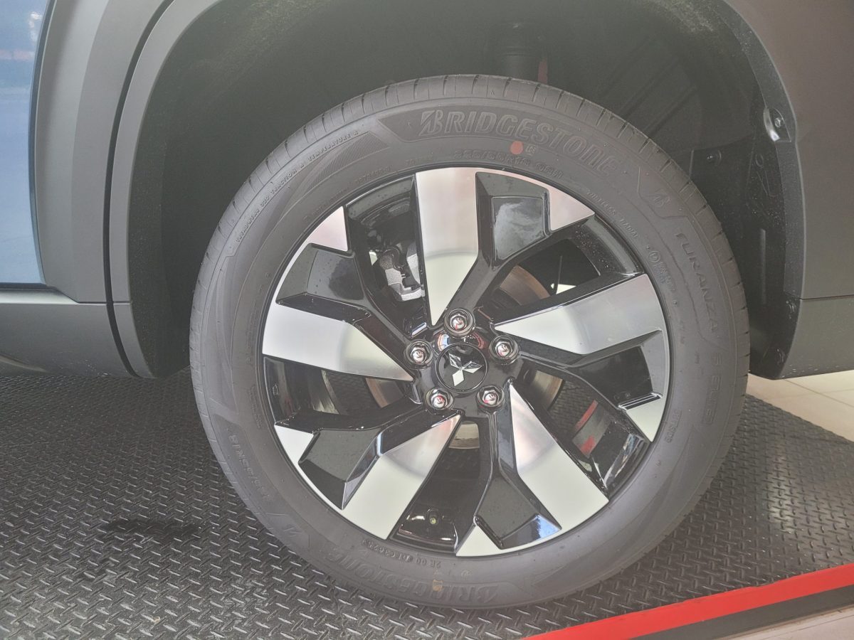 La răng Mitsubishi Destinator Ultimate