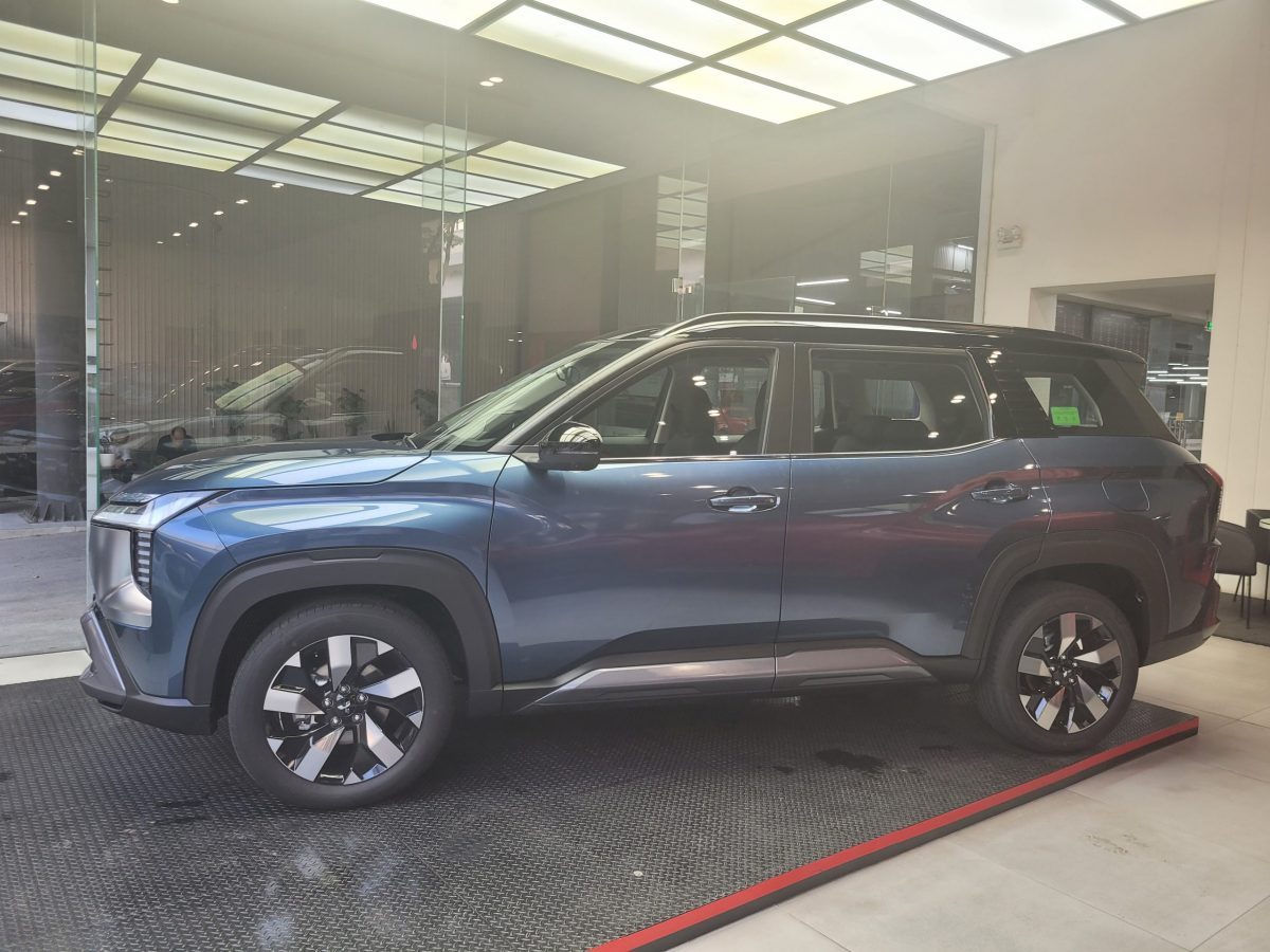 ngoại thất Mitsubishi Destinator Ultimate