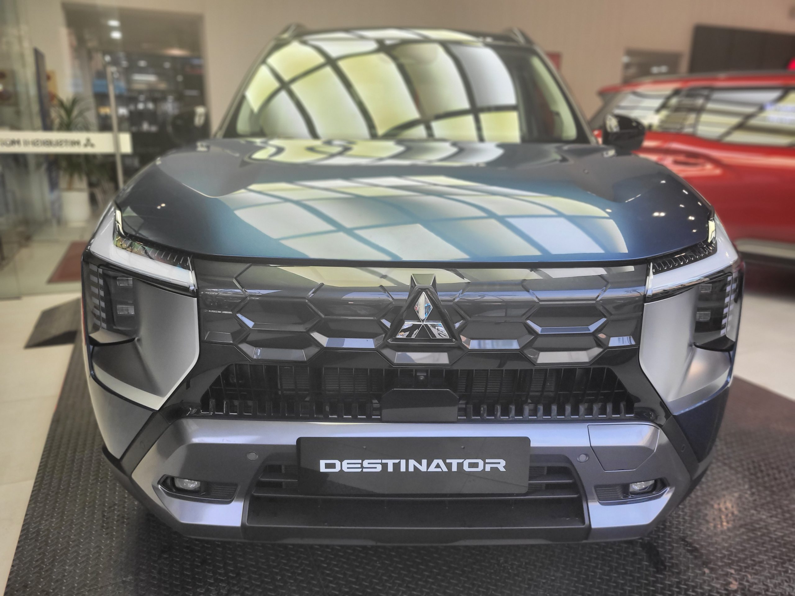 giá xe mitsubishi destinator