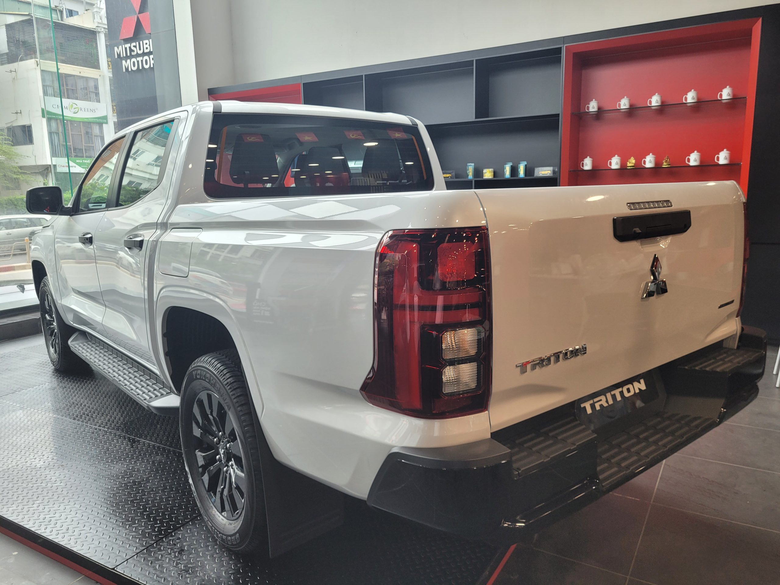 đuôi xe Mitsubishi Triton 4x4 AT Premium