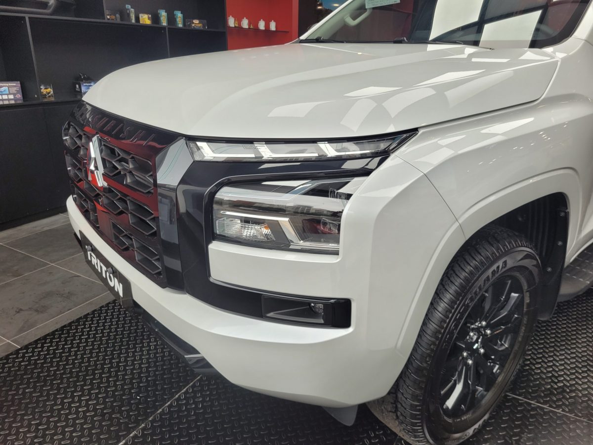 Giá Xe Bán Tải Triton 4x4 AT Premium