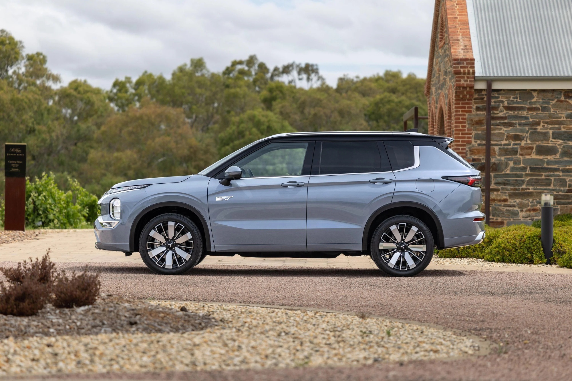 giá xe mitsubishi outlander 