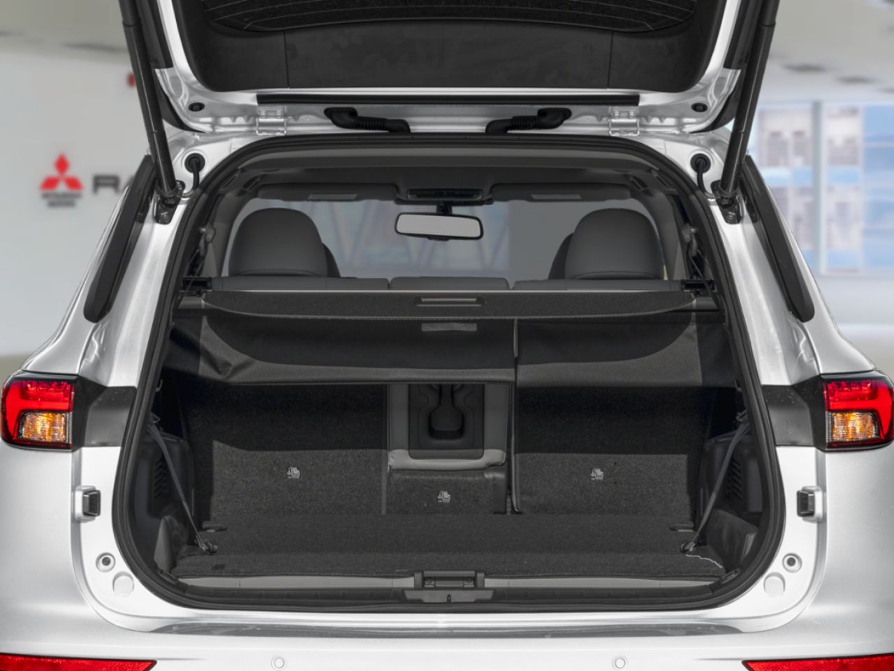 3. Cốp xe outlander phev