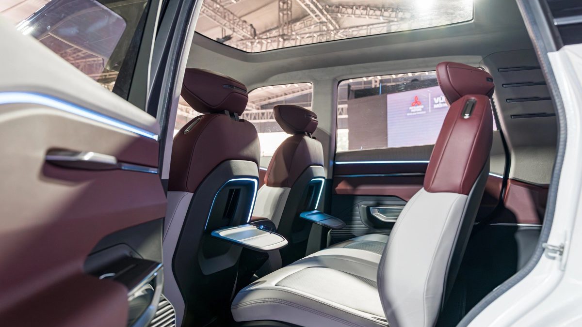 Mitsubishi Destinator ghế sau