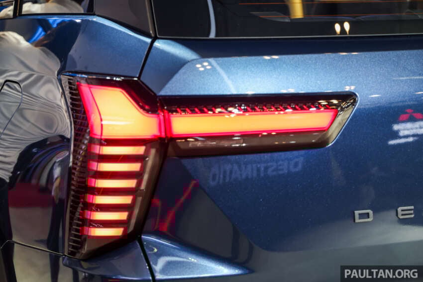 Cụm đèn phanh xe Mitsubishi Destinator
