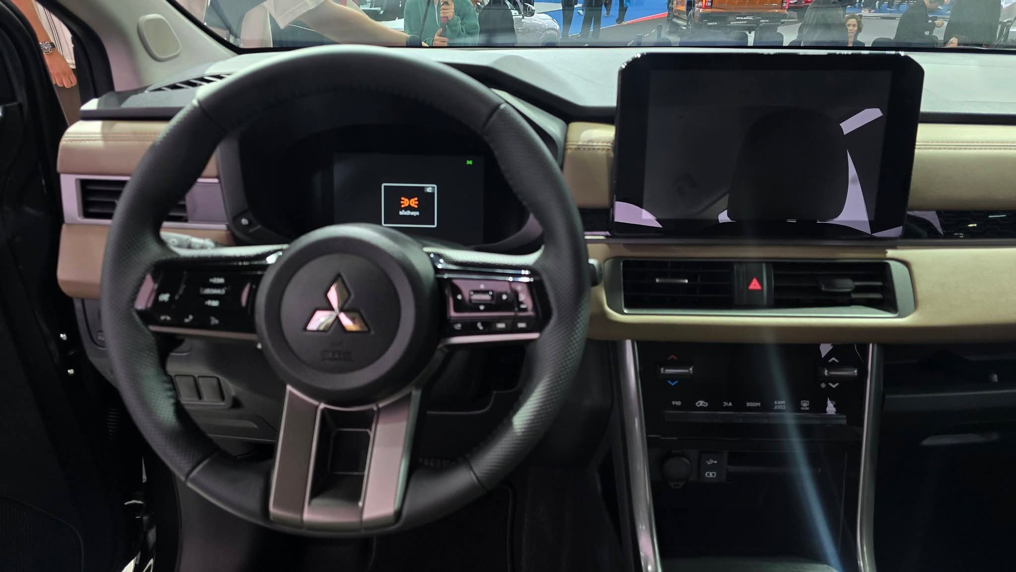 Mitsubishi Xpander Cross HEV