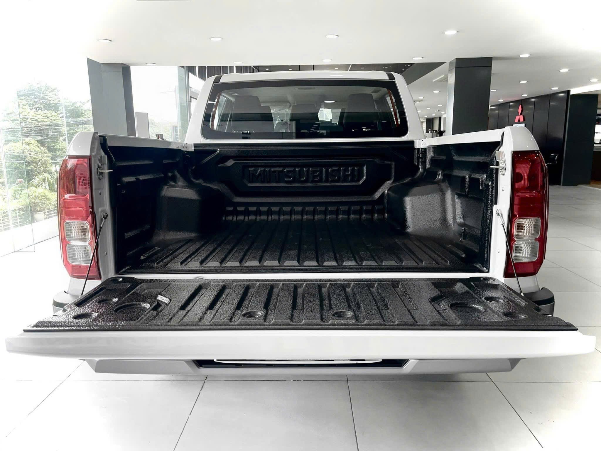 Mitsubishi triton glx
