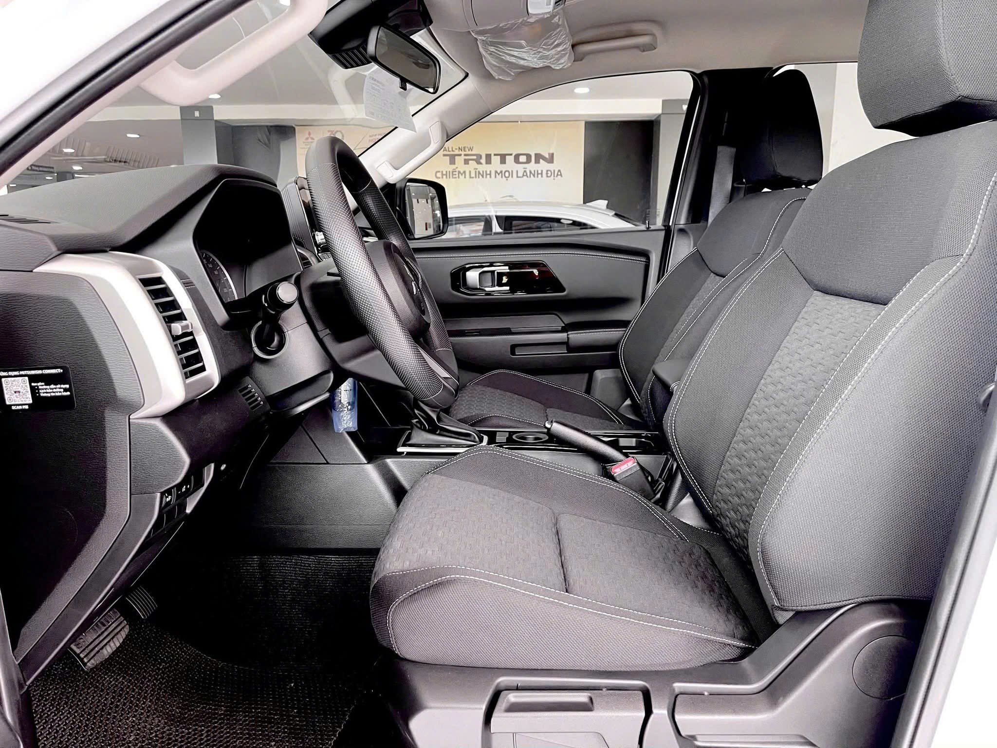 giá xe bán tải mitsubishi triton