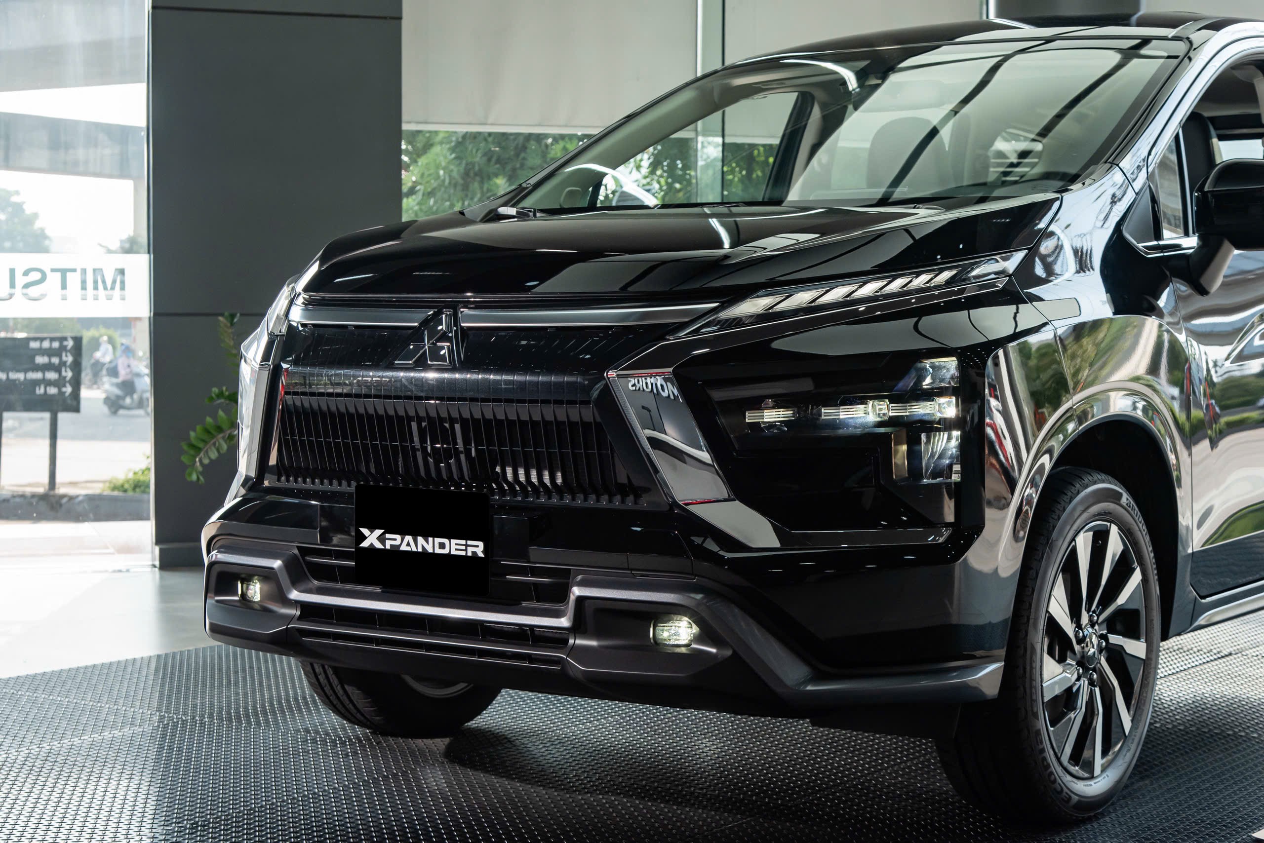 Đầu xe Mitsubishi Xpander Premium
