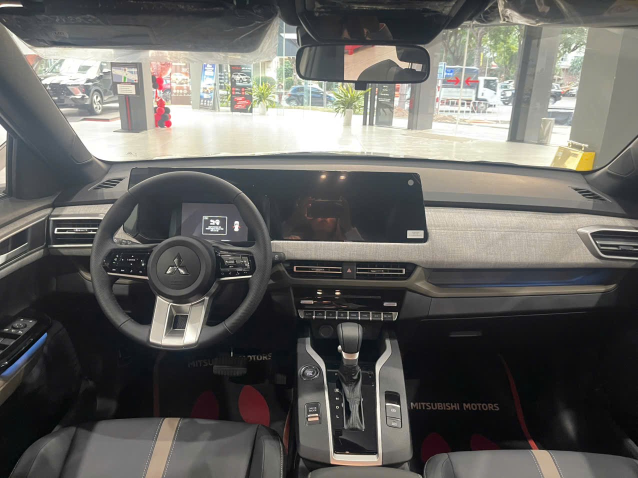 Giá xe Mitsubishi Xforce Luxury