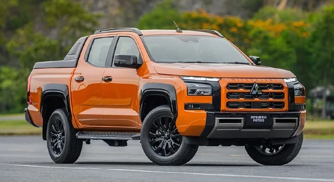 Dán Phim Cách Nhiệt Xe Mitsubishi Triton