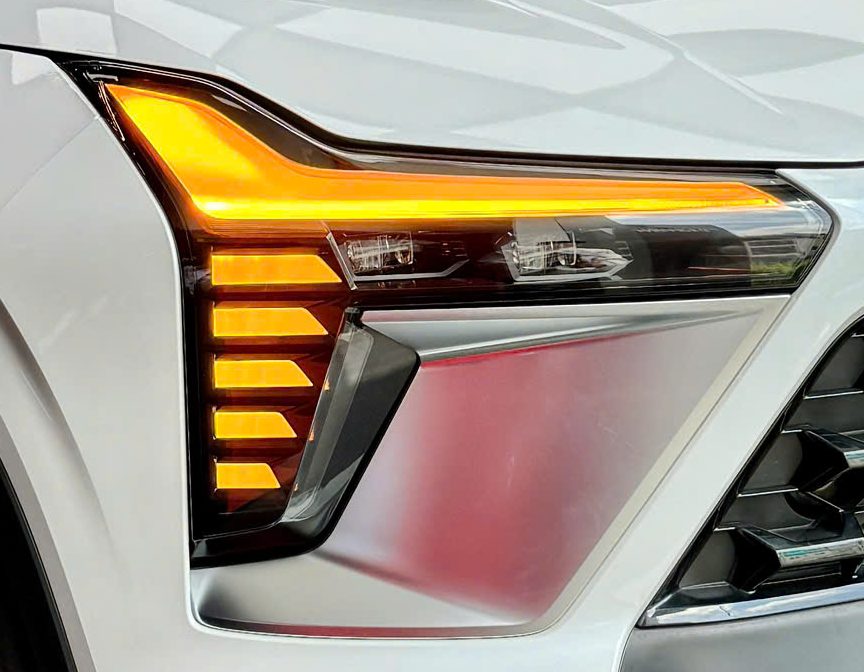 đèn pha xe mitsubishi xforce