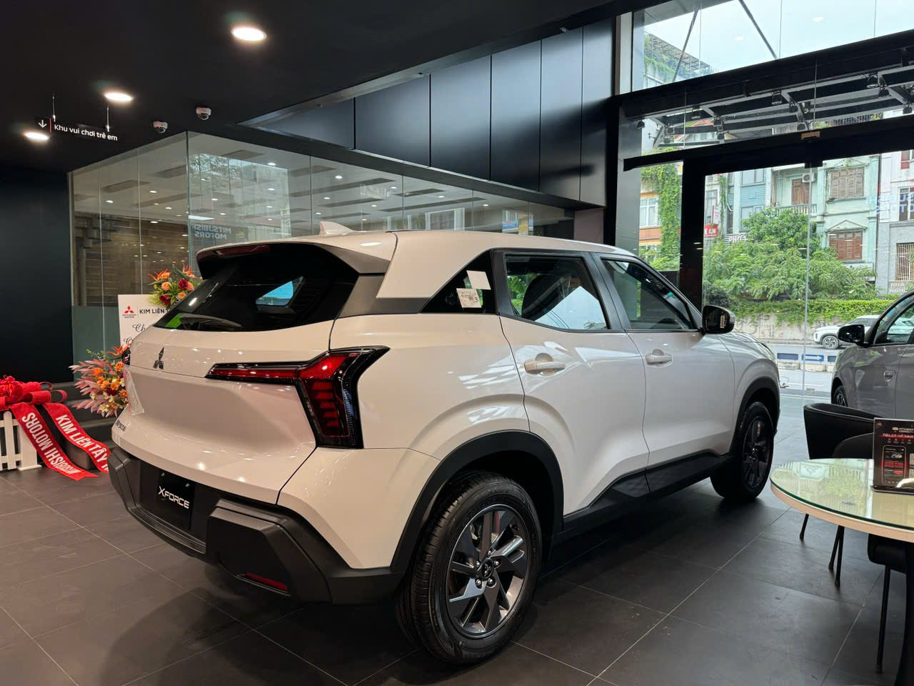 giá xe mitsubishi xforce glx 2