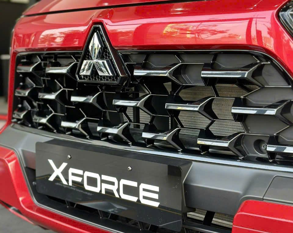 giá mặt ca lăng xe mitsubishi xforce
