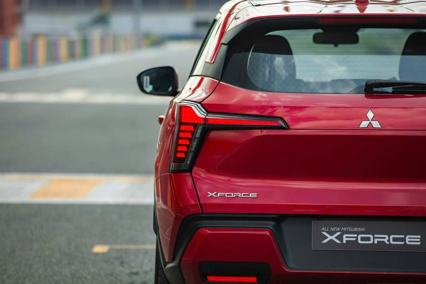 Giá đèn hậu xe Mitsubishi Xforce