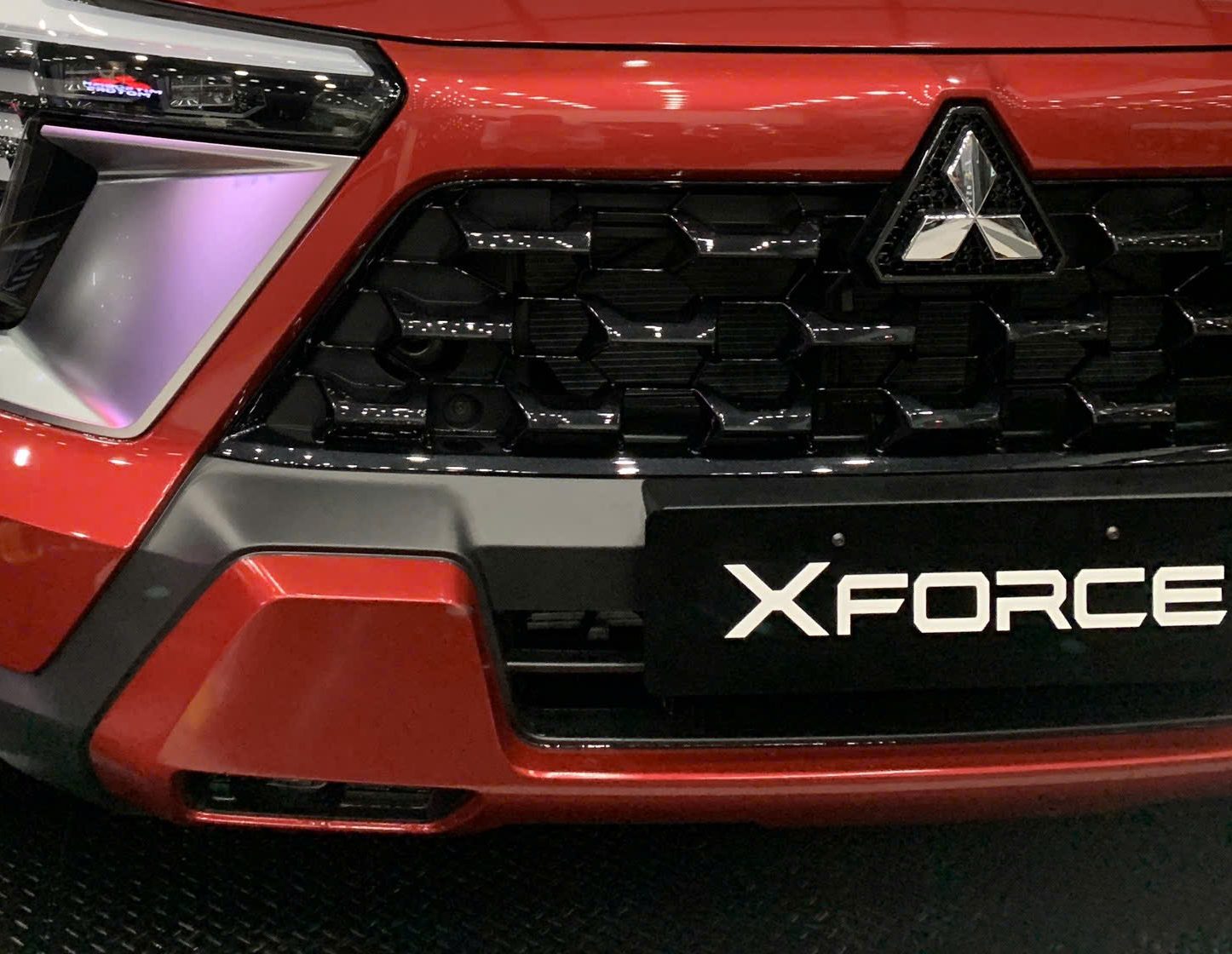 giá mặt ca lăng xe mitsubishi xforce